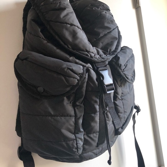 COPY - Uniqlo Padded Backpack with Laptop Pocket - Picture 2 of 5